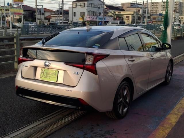 TOYOTA PRIUS 2019
