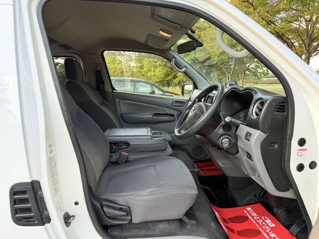 NISSAN NV350 CARAVAN 4WD 2014