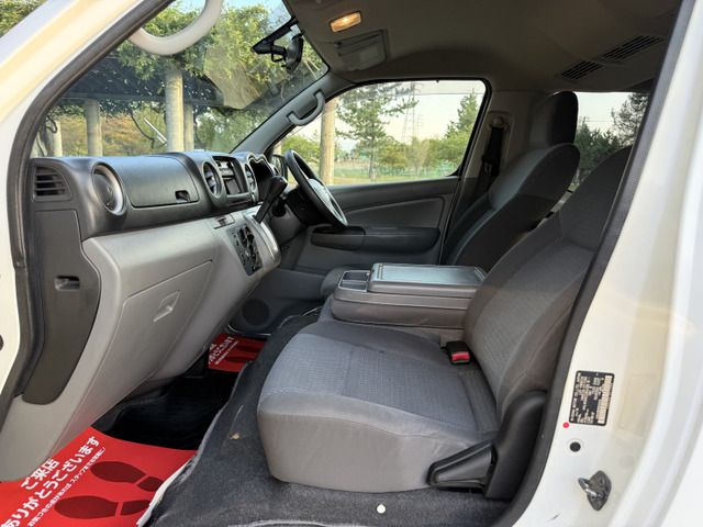 NISSAN NV350 CARAVAN 4WD 2014