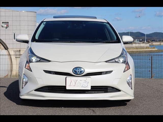 TOYOTA PRIUS 2017