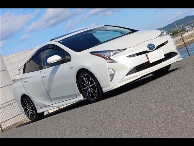 TOYOTA PRIUS 2017