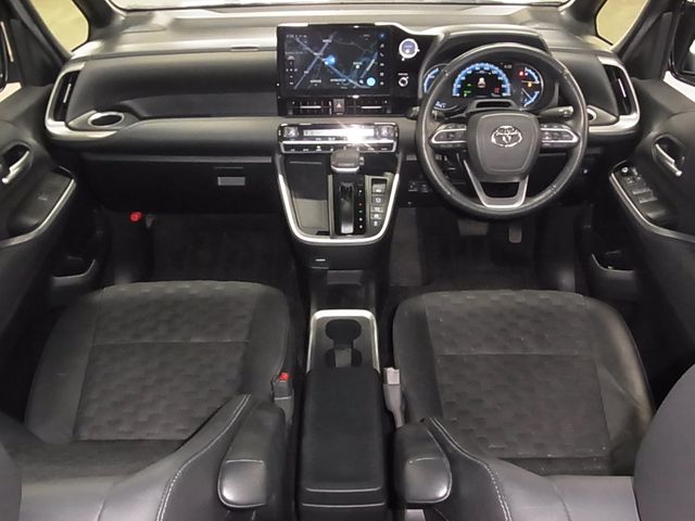 TOYOTA VOXY HYBRID 2023