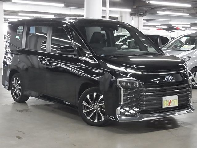 TOYOTA VOXY HYBRID 2023