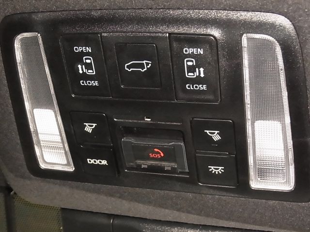 TOYOTA VOXY HYBRID 2023