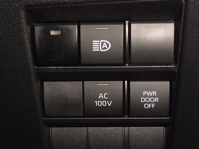 TOYOTA VOXY HYBRID 2023