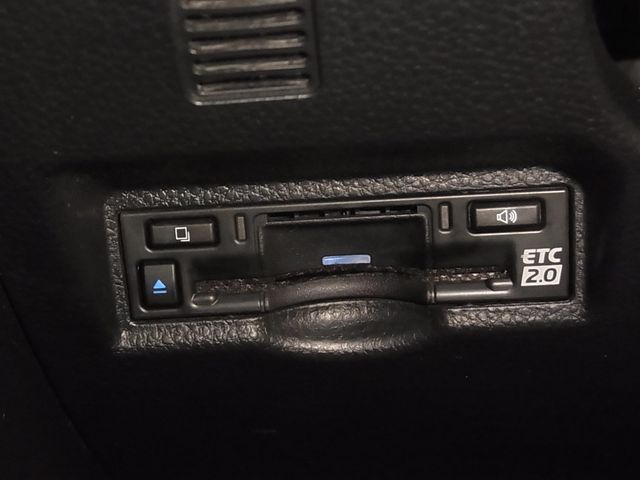 TOYOTA VOXY HYBRID 2023