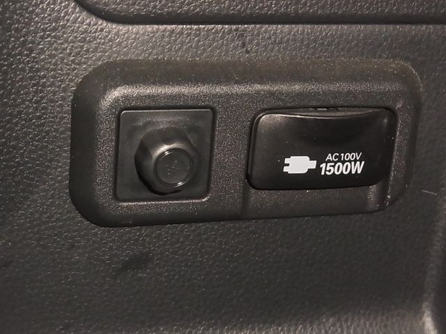 TOYOTA VOXY HYBRID 2023