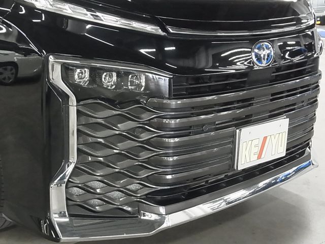 TOYOTA VOXY HYBRID 2023