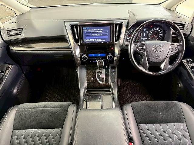 TOYOTA VELLFIRE 2017