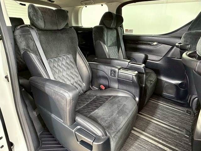 TOYOTA VELLFIRE 2017