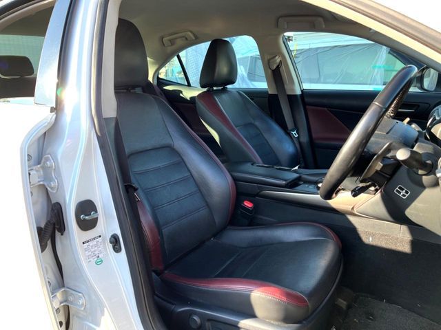 TOYOTA LEXUS IS300 2017