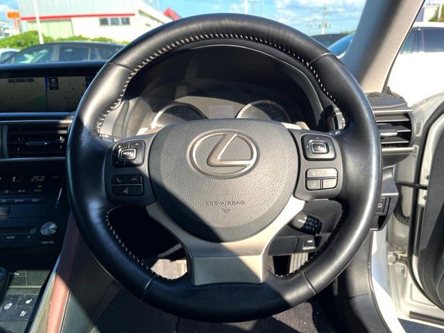 TOYOTA LEXUS IS300 2017