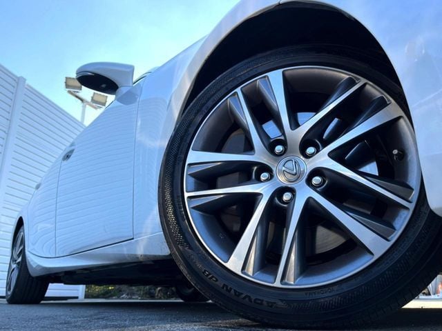 TOYOTA LEXUS IS300 2017