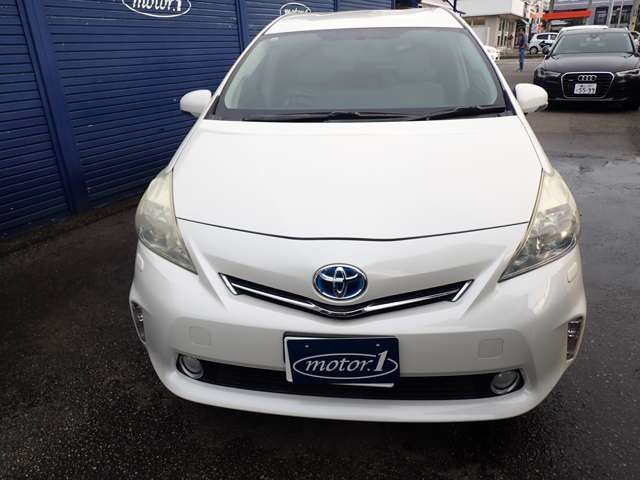 TOYOTA PRIUS Alpha 2011