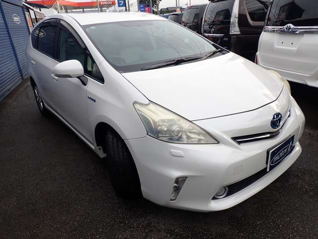TOYOTA PRIUS Alpha 2011