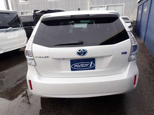 TOYOTA PRIUS Alpha 2011