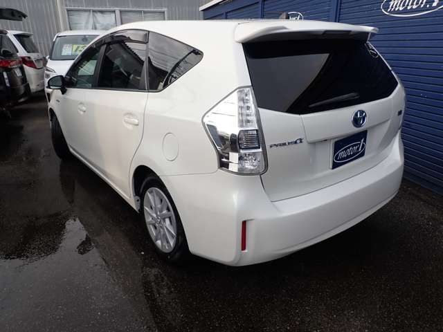 TOYOTA PRIUS Alpha 2011