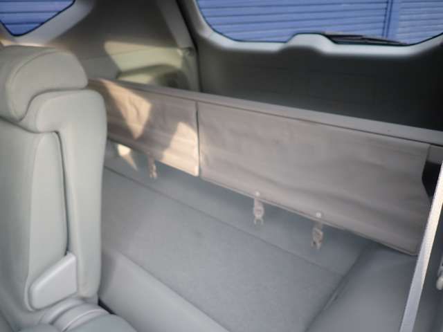 TOYOTA PRIUS Alpha 2011