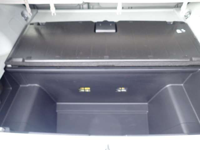 TOYOTA PRIUS Alpha 2011