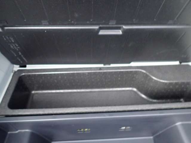 TOYOTA PRIUS Alpha 2011