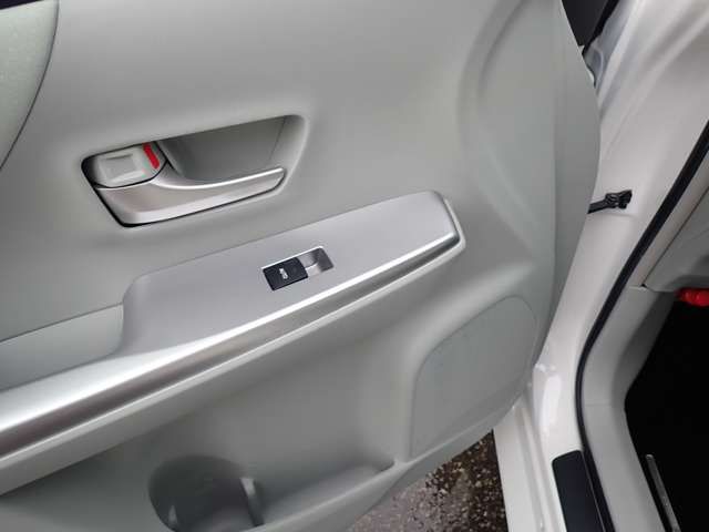 TOYOTA PRIUS Alpha 2011