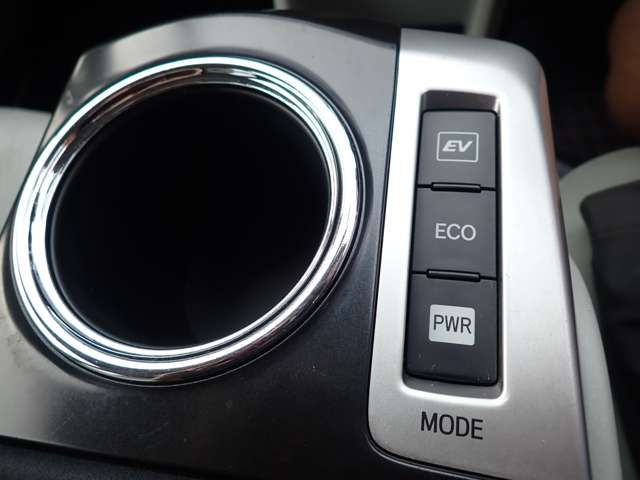 TOYOTA PRIUS Alpha 2011