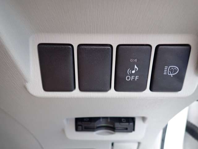 TOYOTA PRIUS Alpha 2011