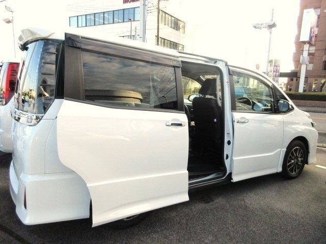 TOYOTA VOXY 2016