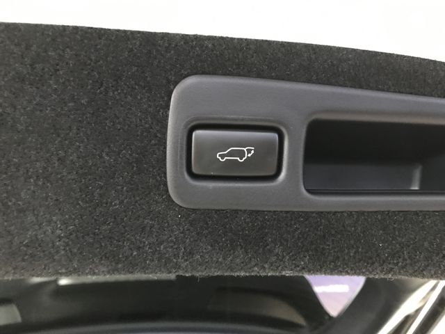 TOYOTA HARRIER HYBRID 2018