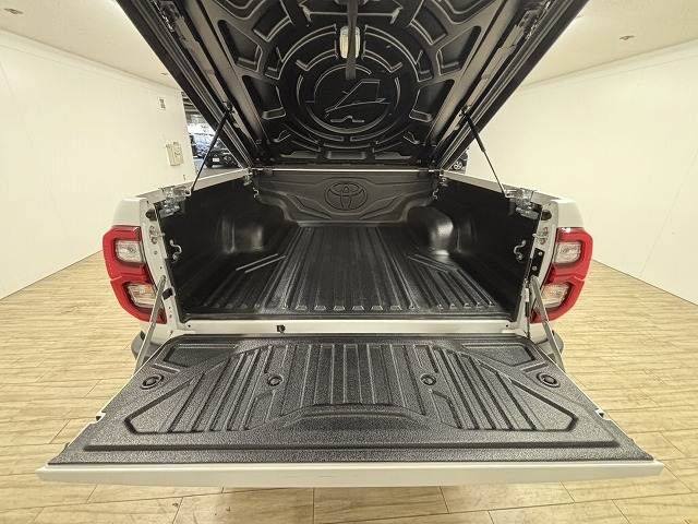 TOYOTA HILUX 4WD 2023