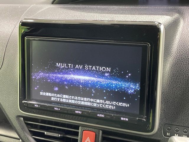 TOYOTA VOXY HYBRID 2017