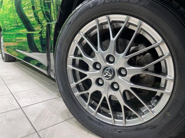 TOYOTA VOXY HYBRID 2017