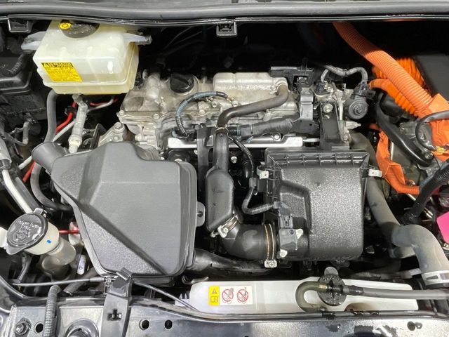 TOYOTA VOXY HYBRID 2017