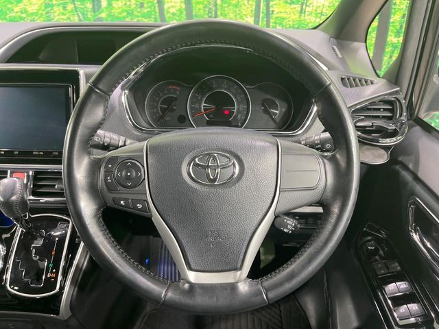 TOYOTA VOXY 2018