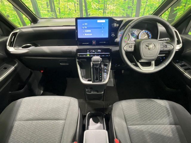 TOYOTA VOXY HYBRID 2025