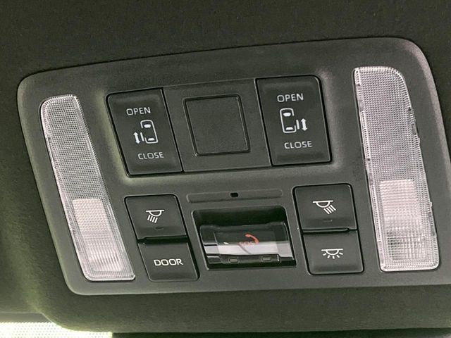 TOYOTA VOXY HYBRID 2025