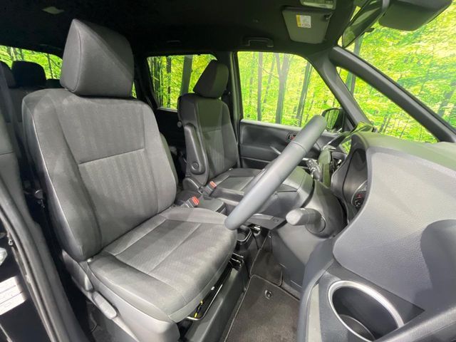 TOYOTA VOXY HYBRID 2025