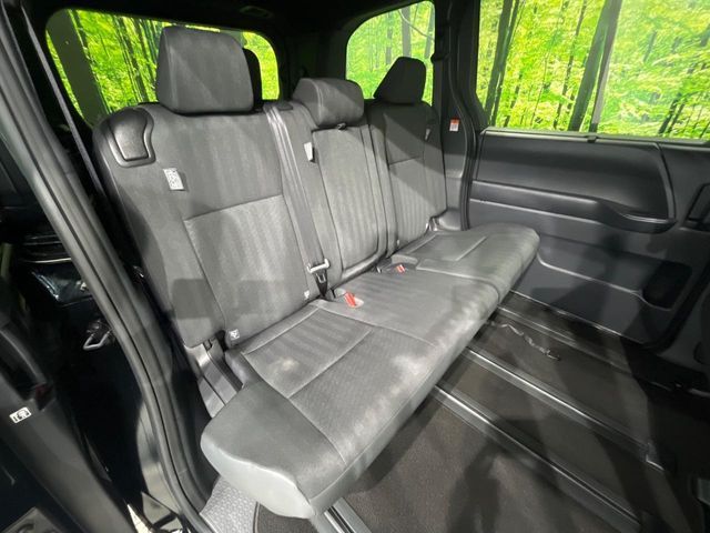 TOYOTA VOXY HYBRID 2025