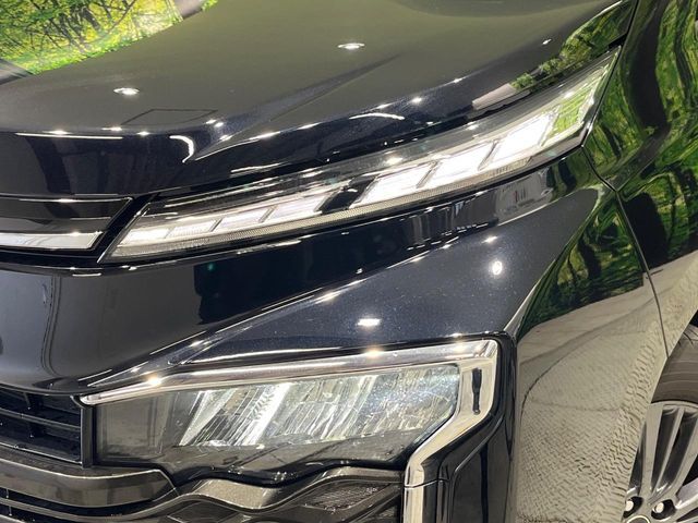 TOYOTA VOXY HYBRID 2025