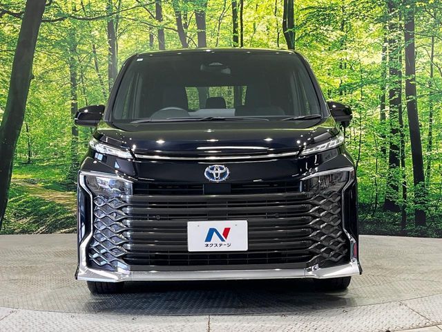 TOYOTA VOXY HYBRID 2025