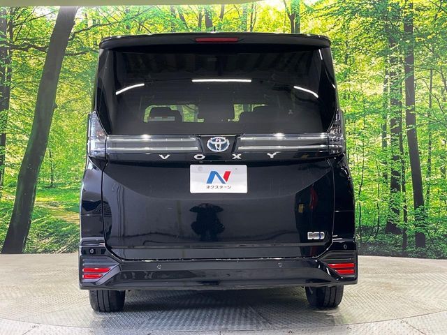 TOYOTA VOXY HYBRID 2025