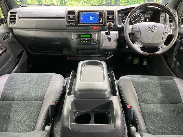 TOYOTA HIACE van 4WD 2022