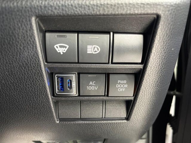 TOYOTA VOXY HYBRID 4WD 2022