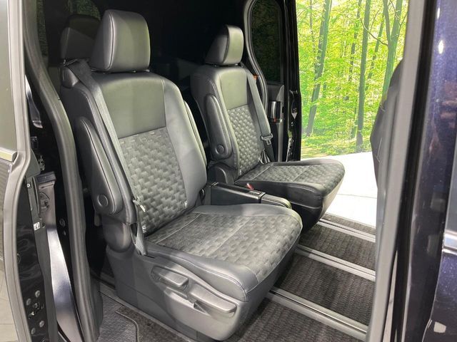 TOYOTA VOXY HYBRID 4WD 2022