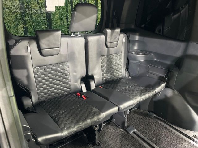 TOYOTA VOXY HYBRID 4WD 2022