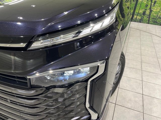 TOYOTA VOXY HYBRID 4WD 2022