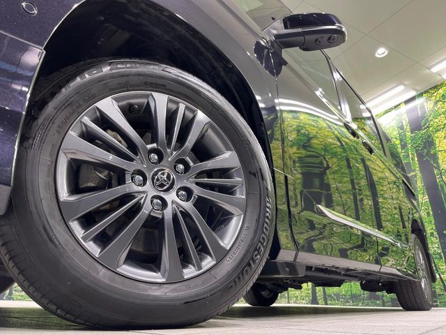 TOYOTA VOXY HYBRID 4WD 2022