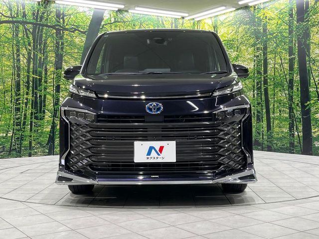 TOYOTA VOXY HYBRID 4WD 2022
