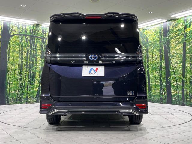 TOYOTA VOXY HYBRID 4WD 2022