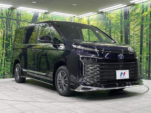 TOYOTA VOXY HYBRID 4WD 2022